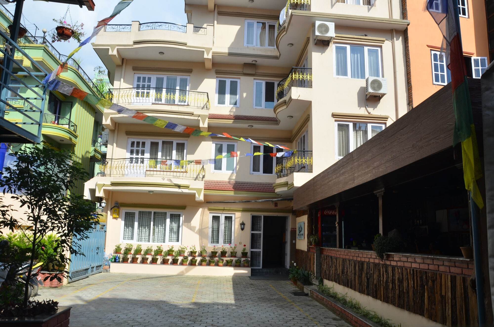 Oyo 720 Lekali Homes And Restaurant Kathmandu Ngoại thất bức ảnh